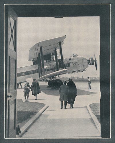 Een symbool van de moderne wereld - Passagiers aan boord gaan op Croydon Aerodrome, c1935 door Unbekannt