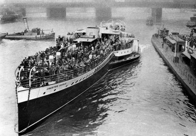 Een bankvakantie menigte aan boord van een raderstoomboot op weg naar Margate, Londen door Unbekannt