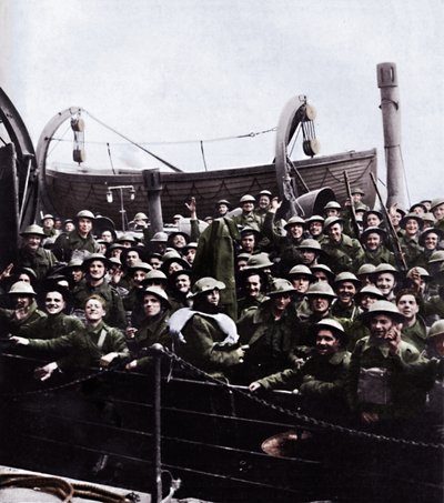 Een boot met soldaten gered uit Duinkerken, 1940, 1945 door Unbekannt