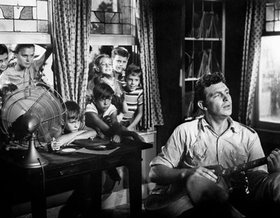 Een gezicht in de menigte, geregisseerd door Elia Kazan door Unbekannt
