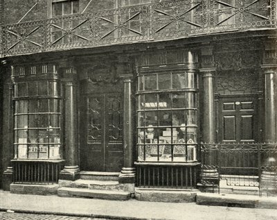Een fijne winkel in Artillery Row, Houndsditch, Londen, uit de tweede helft van de achttiende eeuw door Unbekannt