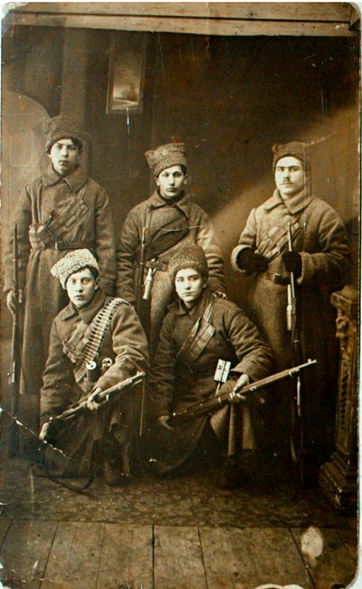 Een groep Rode Leger soldaten voor vertrek naar het front, Petrograd, Rusland door Unbekannt