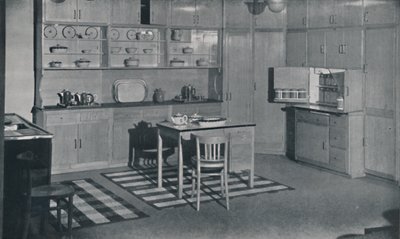 Een keuken ingericht en uitgerust door Heal & Son, Ltd. uit Londen, 1942 door Unbekannt