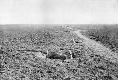 Een rij Franse infanterie schuttersputjes, 1918 door Unbekannt