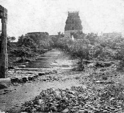 Een verwoest tempel nabij Madras, India, 1874 door Unbekannt