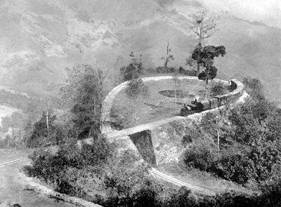 Een enkele lus in de Darjeeling Himalaya-spoorweg, India, ca. 1910 door Unbekannt