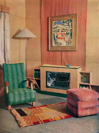 Een zitkamer met een schilderij van J.D. Fergusson boven de open haard, 1935 door Unbekannt