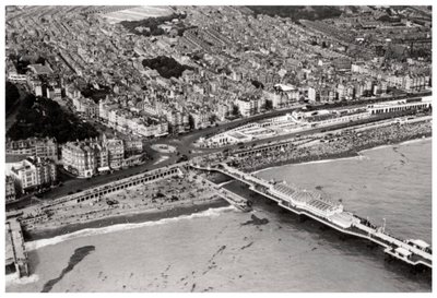 Luchtfoto van Brighton, Sussex, vanuit een Zeppelin, 1931-1933 door Unbekannt