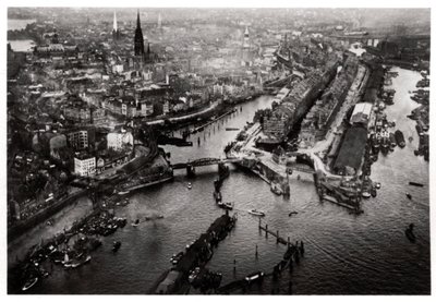 Luchtfoto van de haven van Hamburg, Duitsland, vanuit een Zeppelin, ca. 1931-1933 door Unbekannt