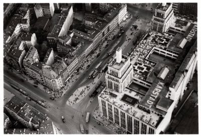 Luchtfoto van Hermannplatz, Berlijn Neukoelln, Duitsland, vanuit een Zeppelin, ca. 1931 1933 door Unbekannt