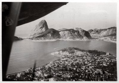 Luchtfoto van Rio de Janeiro, Brazilië, vanuit een Zeppelin, 1930-1933 door Unbekannt