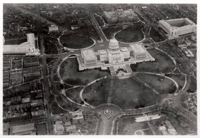 Luchtfoto van het Capitool, Washington DC, VS, vanuit een Zeppelin, 1928-1933 door Unbekannt