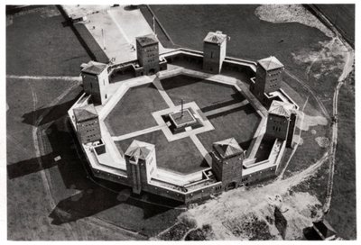 Luchtfoto van het Tannenberg Memorial, nabij Olsztynek, Polen, vanuit een Zeppelin, ca. 1931-1933 door Unbekannt