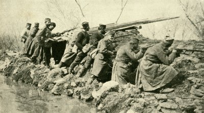 Na de regen: Servische infanterie tijdens de overstromingen, Eerste Wereldoorlog, ca. 1915, ca. 1920 door Unbekannt