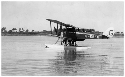 Alan Cobhams De Havilland DH50 landt op de Tigris, Irak, 1926 door Unbekannt