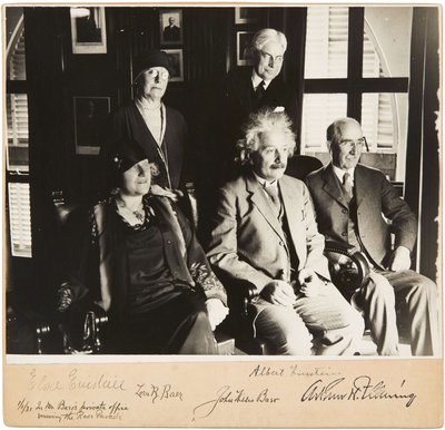 Albert en Elsa Einstein, John en Lora Baer en Arthur H. Fleming, Pasadena, 1 januari 1931 door Unbekannt