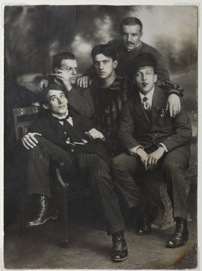 Aleksei Kruchenykh, David Burliuk, Vladimir Mayakovsky, Nikolai Burliuk en Benedikt Livshits, 1913 door Unbekannt