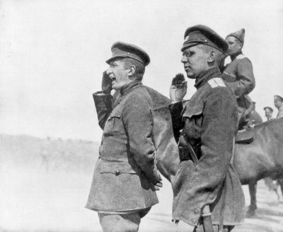 Alexander Kerensky tijdens een inspectie van Russische troepen, Eerste Wereldoorlog, 1917 door Unbekannt