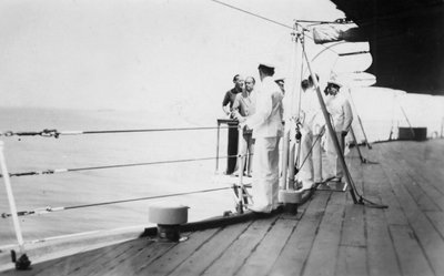Amerikaanse acteur en filmregisseur Douglas Fairbanks Sr. aan boord van HMS Malaya, Venetië, Italië door Unbekannt