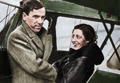 Amy Johnson, Britse vliegenier, op het punt om naar Kaapstad te vertrekken, 1932 door Unbekannt