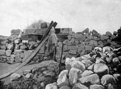 Een Algerijnse soldaat op wacht, Artois, Frankrijk, 1915 door Unbekannt