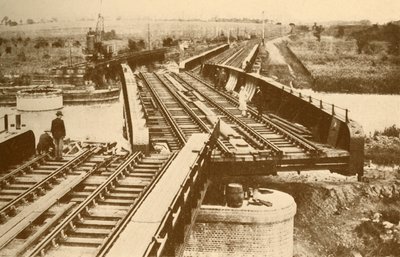 Een elektrisch bediende draaibrug, bij Beccles, nabij Yarmouth London en North Eastern Railway door Unbekannt