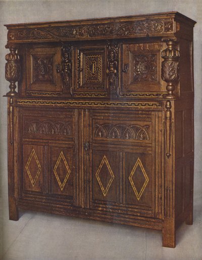 Een eikenhouten kast van James I
