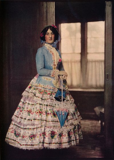 Een geborduurde jas, met een prachtige zijden gaasrok. In de mode tussen 1850 en 1860, ca. 1913 door Unbekannt
