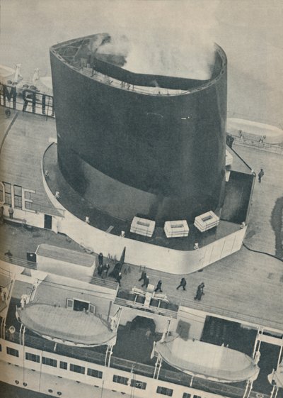 Een ongebruikelijke hoek van het dek van de Normandie, 1936 door Unbekannt