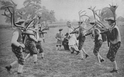 Oude Dansvormen Nog Steeds Onderhouden in Engeland - De Hoorn Dans, ca. 1935 door Unbekannt