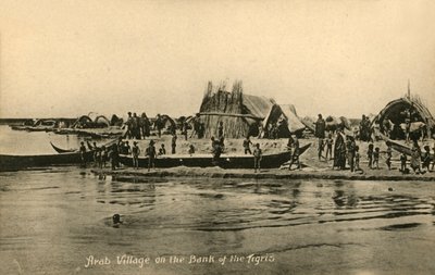Arabisch dorp aan de oever van de Tigris, c1918-c1939 door Unbekannt