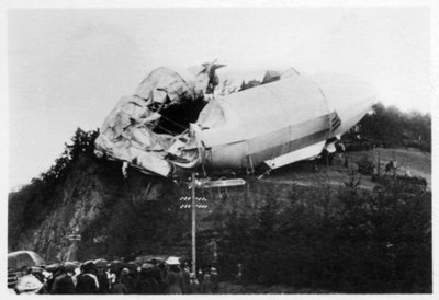Leger Zeppelin Z2 LZ5 gestrand nabij Weilburg tijdens een storm, Duitsland, 1910 1933 door Unbekannt