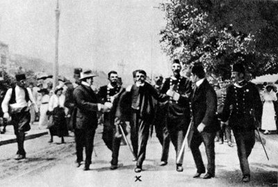 Arrestatie van Gavrilo Princip, moordenaar van Aartshertog Franz Ferdinand, 1914 door Unbekannt