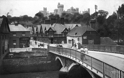Arundel Kasteel en brug, Arundel, West Sussex door Unbekannt
