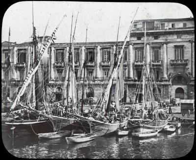 Aan de kade, haven van Messina, Sicilië, Italië, eind 19e of begin 20e eeuw door Unbekannt