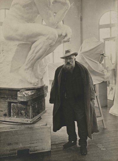 Auguste Rodin in zijn atelier door Unbekannt