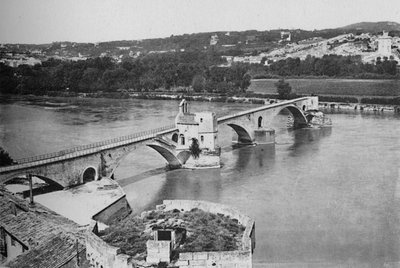 Avignon - St. Benezet-brug en Rhone-vallei, uitzicht vanaf Doms Fort door Unbekannt