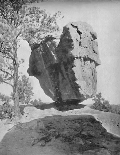 Balanced Rock, Garden of the Gods, Col., c1897 door Unbekannt