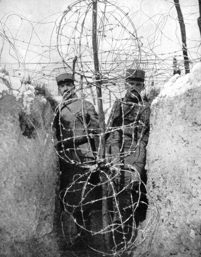 Prikkeldraad rond een Franse loopgraaf, Eerste Wereldoorlog, 1915 door Unbekannt