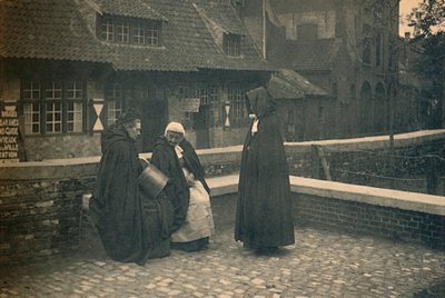 Achter de Gruuthuse. Typen van Brugge, ca. 1910 door Unbekannt