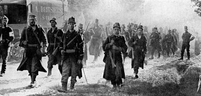 Belgische troepen naderen het slagveld, Eerste Wereldoorlog, 1914 door Unbekannt