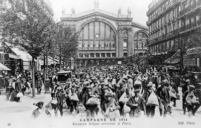 Belgen arriveren in Parijs, 1914 door Unbekannt