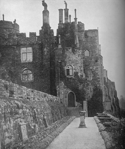 Berkeley Castle, de zetel van de Rt. Hon. Lord Fitzhardinge, ca. 1913 door Unbekannt
