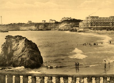 Biarritz - Hotel du Palais en de Baai, c1930 door Unbekannt