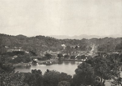 Uitzicht op het meer van Kandy vanaf Greory-Road naar NNW, 1926 door Unbekannt