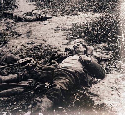 Lichamen van dode soldaten, ca. 1914-ca. 1918 door Unbekannt