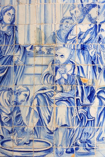 Brazilië, Bahia, Salvador: Azulejo in Bonfim kerk: Jezus wast de voeten van een discipel door Unbekannt
