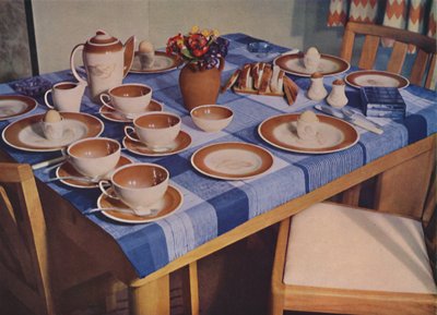 Ontbijt - Een ontbijttafelopstelling door Bowman Bros. Ltd., Londen, 1939 door Unbekannt