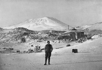 Britse ontdekkingsreiziger Ernest Shackleton in het basiskamp Cape Royds, Antarctica door Unbekannt