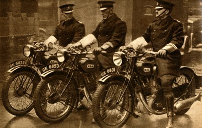 Britse politie op BSA-motorfietsen, 1931, 1933 door Unbekannt